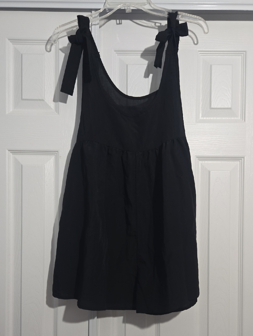 SHEIN Black Tie-Shoulder Sleeveless Shorts